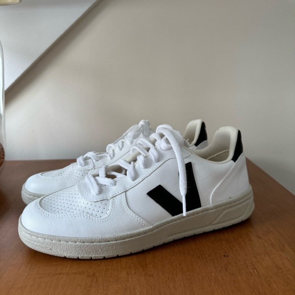 Veja size 7 in great condition - Picture 2 of 8